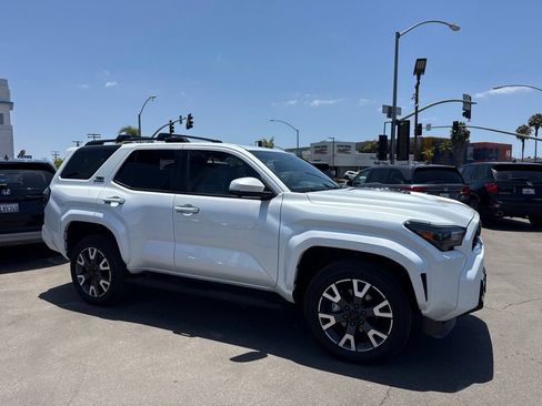 Used 2025 Toyota 4Runner TRD Sport Premium AWD/4WD image 5