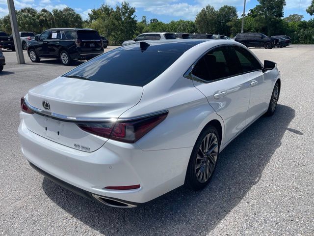 Used 2025 Lexus ES 350 w/ Technology Package FWD image 2