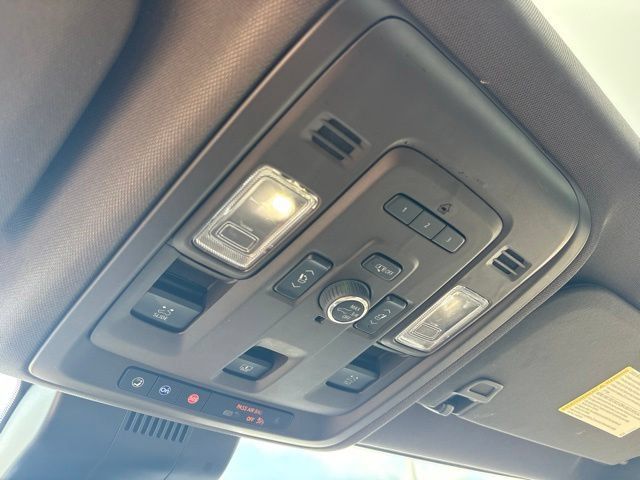 Used 2023 GMC Yukon SLT w/ SLT Premium Package AWD/4WD image 23