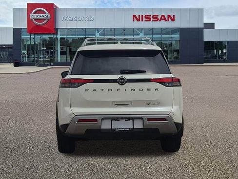 Used 2024 Nissan Pathfinder SL AWD/4WD image 6