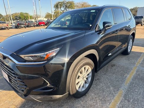 Used 2025 Toyota Grand Highlander XLE image 1