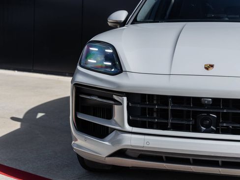 Certified 2024 Porsche Cayenne Coupe AWD/4WD image 18