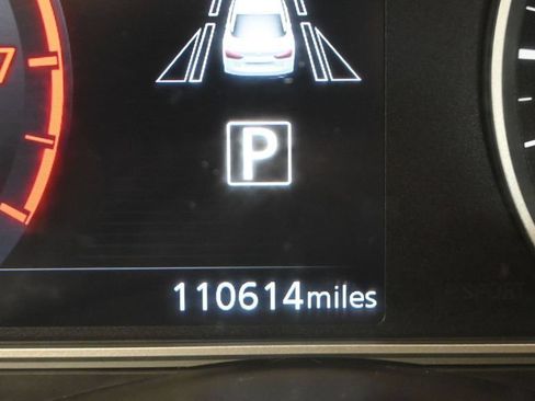 Used 2020 Nissan Versa SR FWD image 38