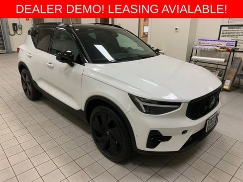Used 2026 Volvo XC40 B5 Ultra w/ Climate Package image 3