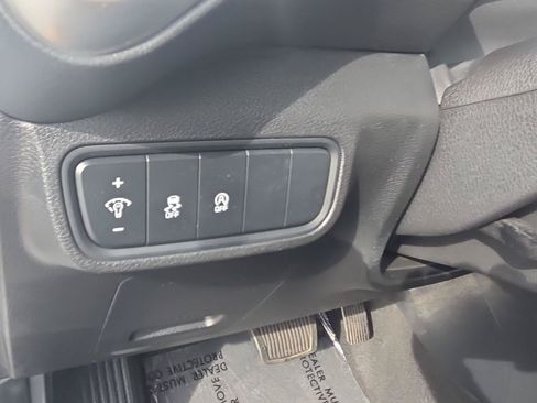 Used 2025 Kia Soul LX FWD image 16
