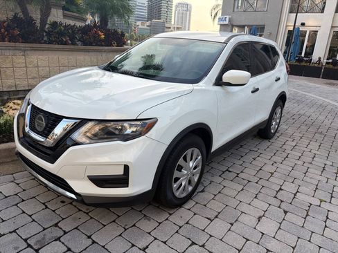 Used 2018 Nissan Rogue S FWD image 2