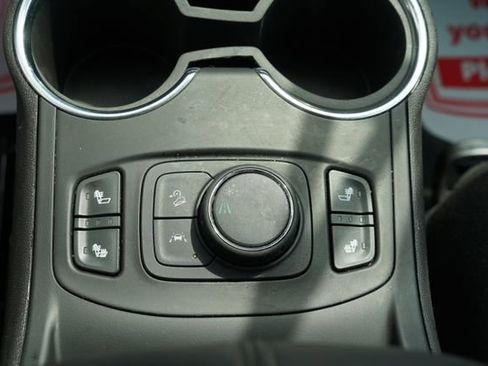 Used 2024 GMC Terrain SLE w/ Driver Convenience Package FWD image 17