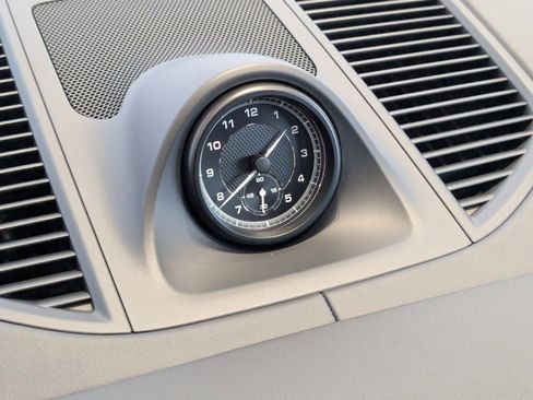 Used 2025 Porsche Macan image 21