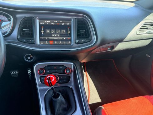 Used 2019 Dodge Challenger R/T Scat Pack w/ Shaker Package RWD image 10