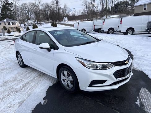 Used 2018 Chevrolet Cruze LS w/ LS Fleet Convenience Package image 3