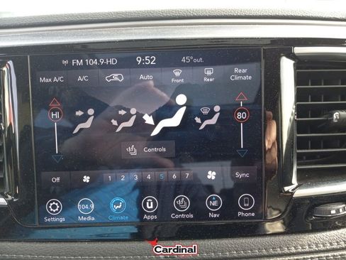 Used 2018 Chrysler Pacifica Limited image 41