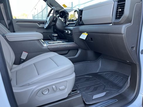 New 2026 GMC Sierra 1500 SLT w/ SLT Premium Package image 17