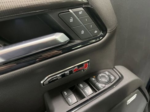 Used 2022 GMC Sierra 1500 AT4 w/ AT4 Premium Package AWD/4WD image 3