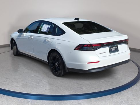 Used 2025 Honda Accord SE image 7