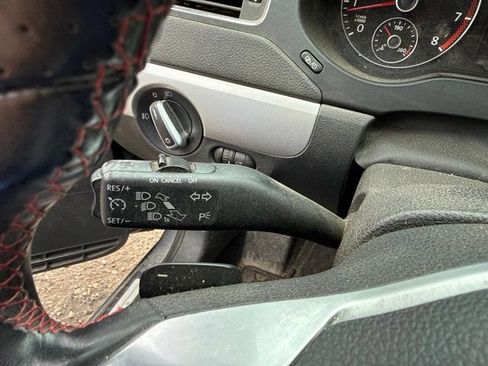 Used 2013 Volkswagen Jetta GLI FWD image 19