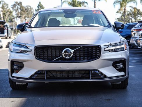 Used 2024 Volvo S60 B5 Plus image 4