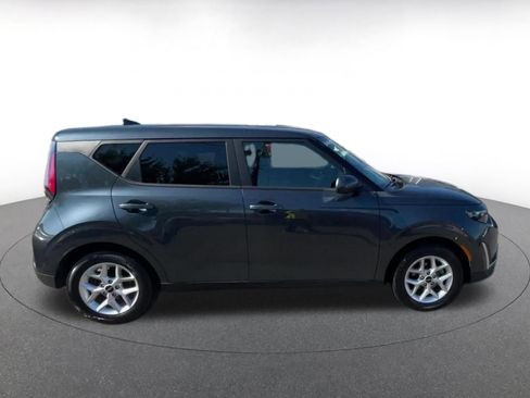 Used 2025 Kia Soul LX w/ LX Technology Package FWD image 16