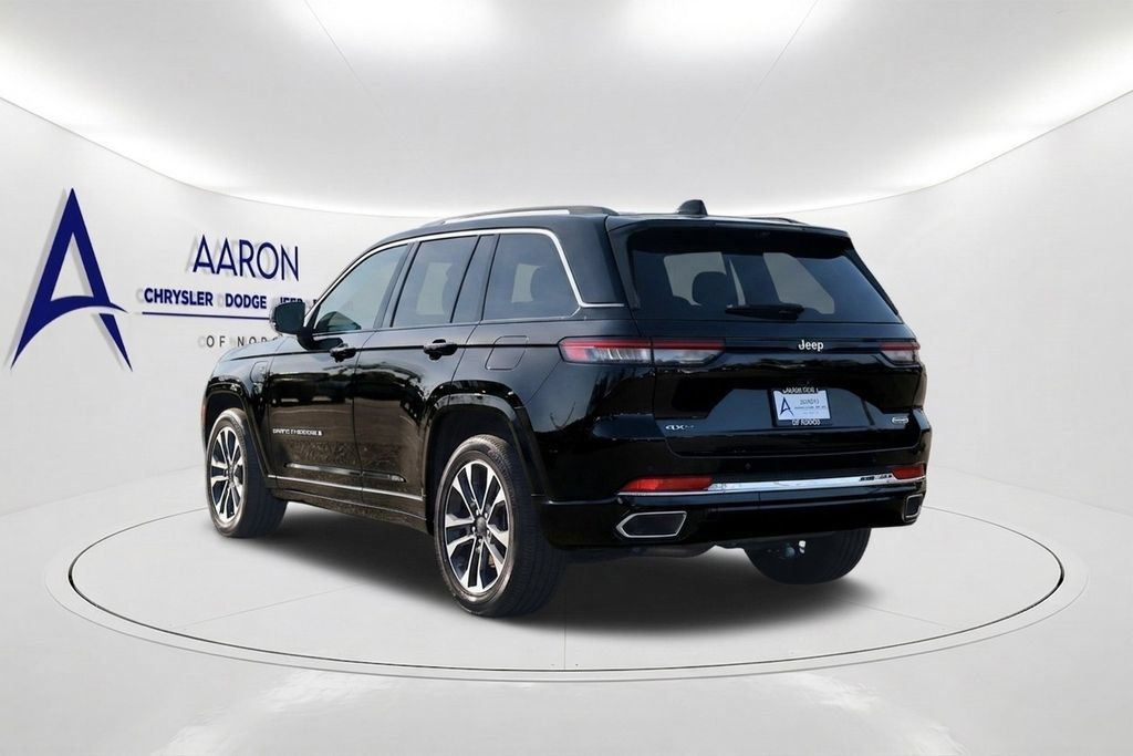 Used 2023 Jeep Grand Cherokee Overland w/ Advanced Protech Group III AWD/4WD image 2