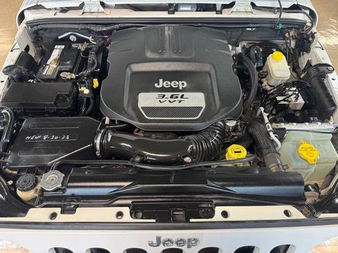 Used 2012 Jeep Wrangler Unlimited Sport w/ Connectivity Group AWD/4WD image 29