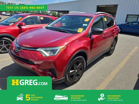 Used 2018 Toyota RAV4 LE image 1