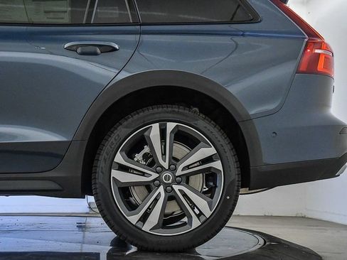 New 2026 Volvo V60 B5 Cross Country Plus w/ Climate Package image 10