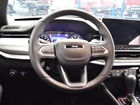 Used 2025 Jeep Compass Limited AWD/4WD image 8