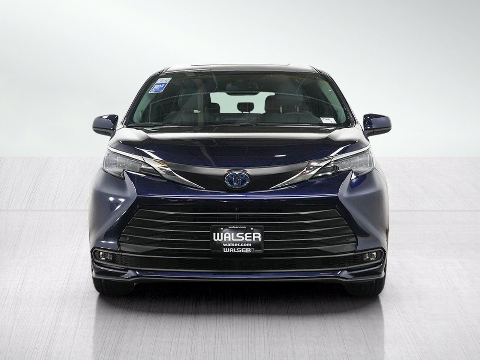 Used 2025 Toyota Sienna XLE w/ XLE Plus Package AWD/4WD image 8