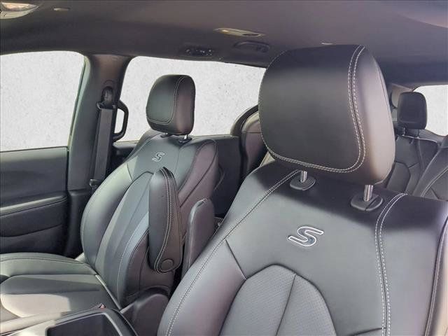 New 2026 Chrysler Pacifica Select w/ S Appearance Package FWD image 4