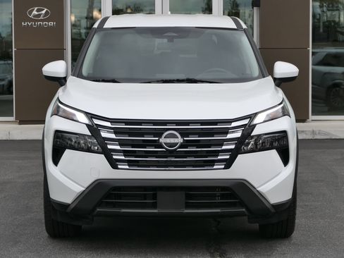 Used 2025 Nissan Rogue SV FWD image 8