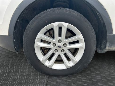 Used 2014 Ford Explorer XLT w/ Equipment Group 201A AWD/4WD image 8