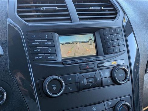 Used 2018 Ford Explorer XLT image 13