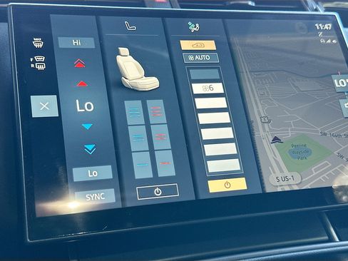 Used 2024 Land Rover Range Rover Velar Dynamic SE image 16