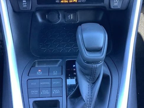 Used 2025 Toyota RAV4 XLE AWD/4WD image 21