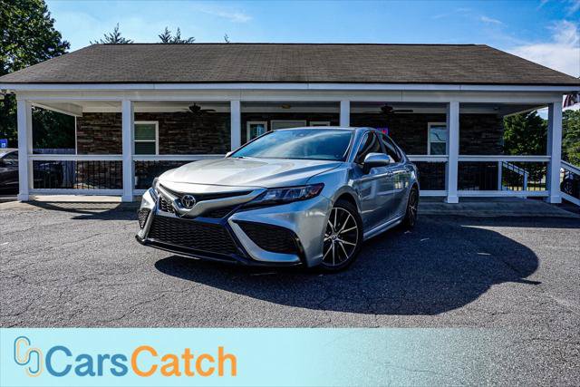 Used 2021 Toyota Camry SE FWD image 1