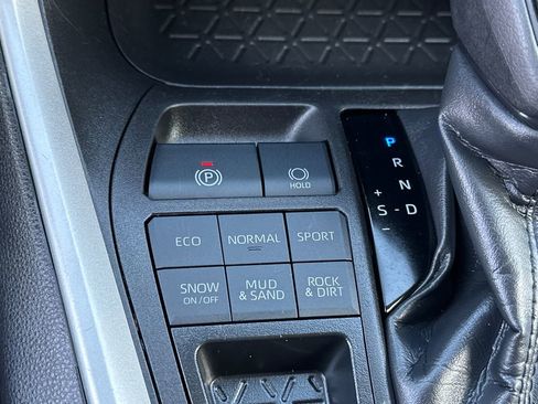 Used 2024 Toyota RAV4 LE image 29