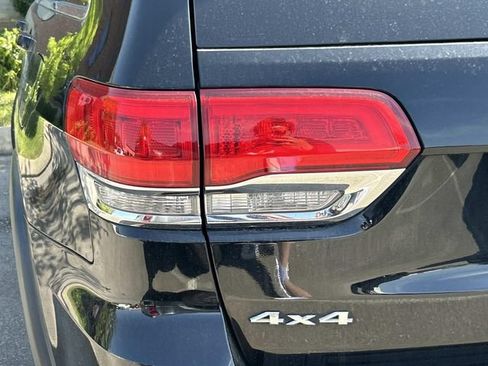 Used 2017 Jeep Grand Cherokee Laredo w/ Quick Order Package 23E AWD/4WD image 7