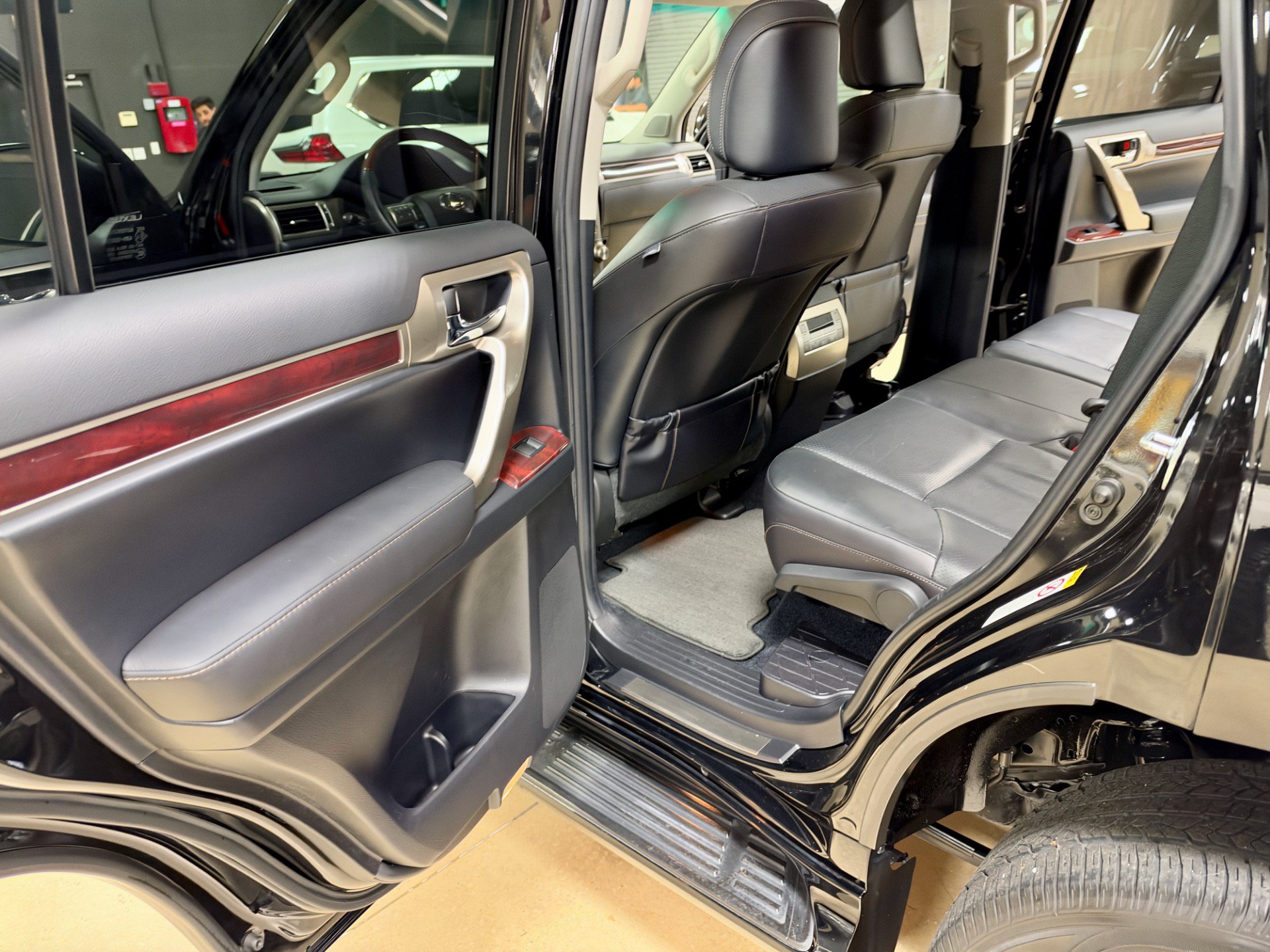 Used 2012 Lexus GX 460 w/ Comfort Plus Pkg AWD/4WD image 27