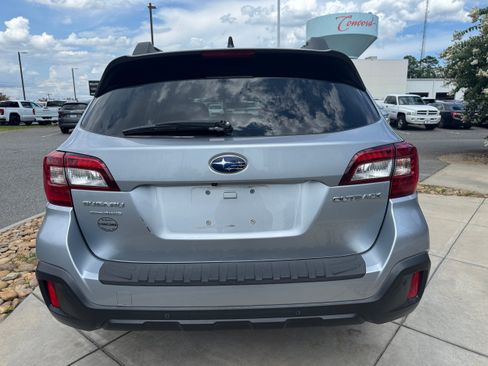 Used 2018 Subaru Outback 2.5i Limited AWD/4WD image 7
