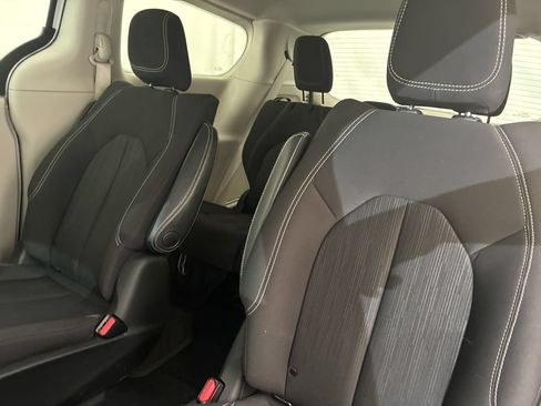 Used 2020 Chrysler Voyager LX w/ Cold Weather Group FWD image 9