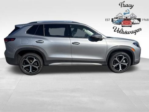 New 2025 Volkswagen Tiguan SE image 8