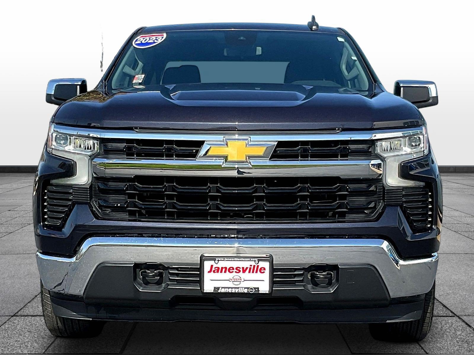 Used 2023 Chevrolet Silverado 1500 LT AWD/4WD image 2