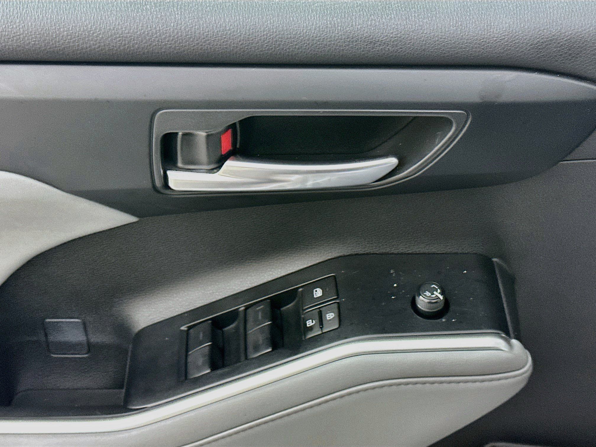 Used 2023 Toyota Highlander XLE FWD image 15