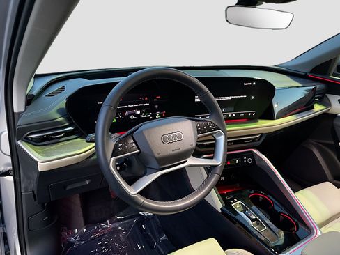 Used 2025 Audi Q5 Premium Plus w/ Premium Plus AWD/4WD image 25