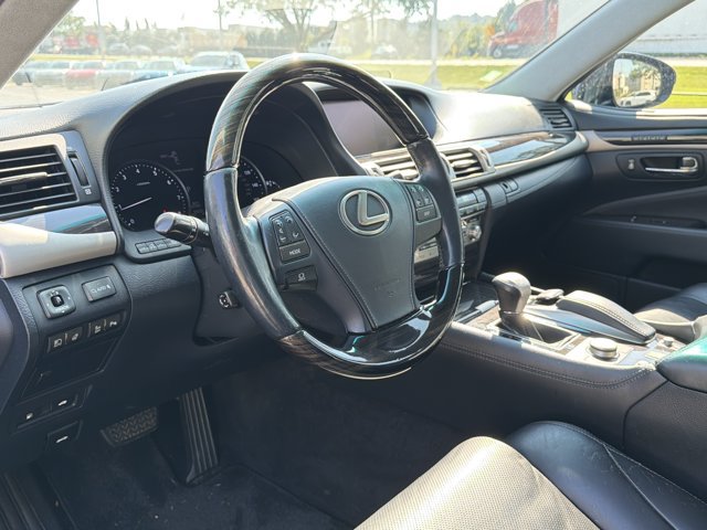 Used 2013 Lexus LS 460 L w/ All-Weather Pkg RWD image 10