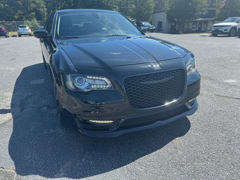 Used 2022 Chrysler 300 Touring L w/ Comfort Group image 7