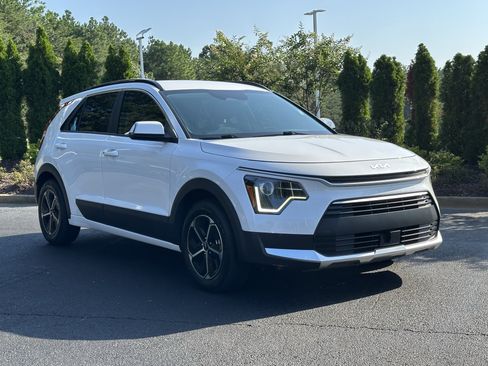 Used 2023 Kia Niro EX FWD image 2