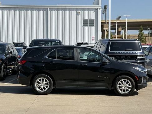 Used 2023 Chevrolet Equinox LT w/ Driver Convenience Package FWD image 3
