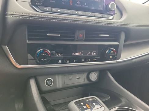 Used 2023 Nissan Rogue SV FWD image 23