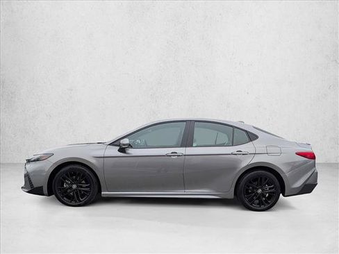 Used 2025 Toyota Camry SE image 9