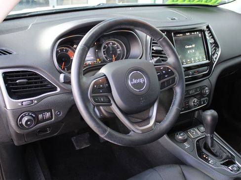 Used 2019 Jeep Cherokee Limited w/ Luxury Group image 12